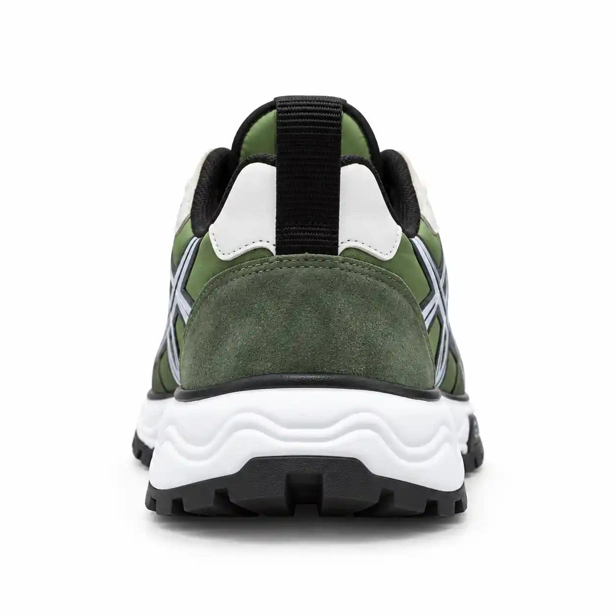 SNEAKER TREK