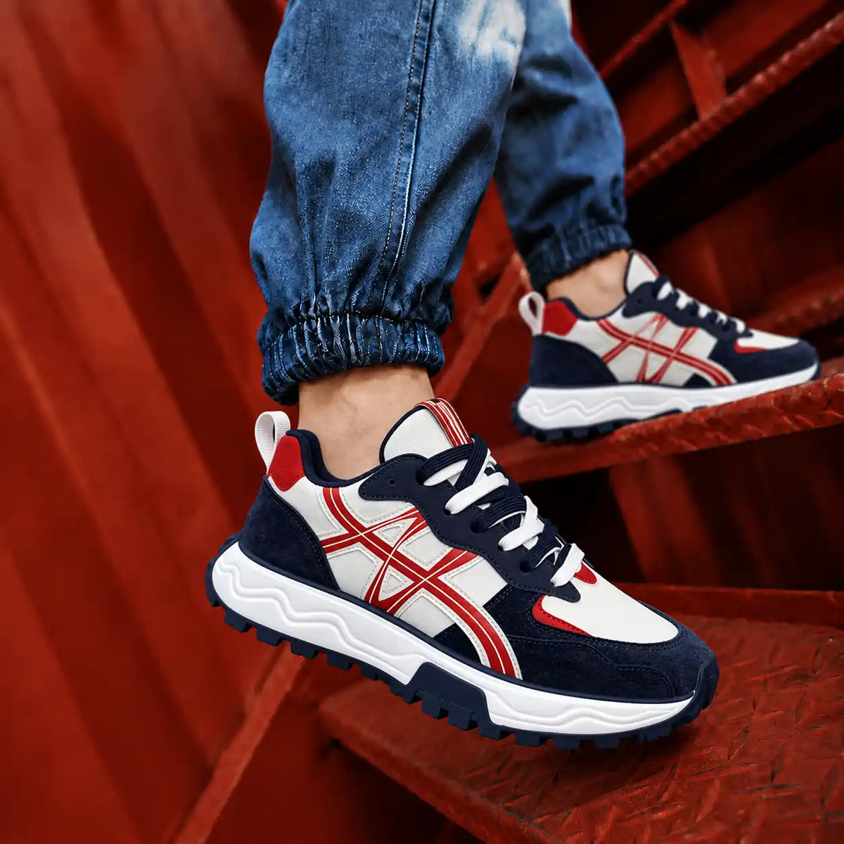 SNEAKER TREK
