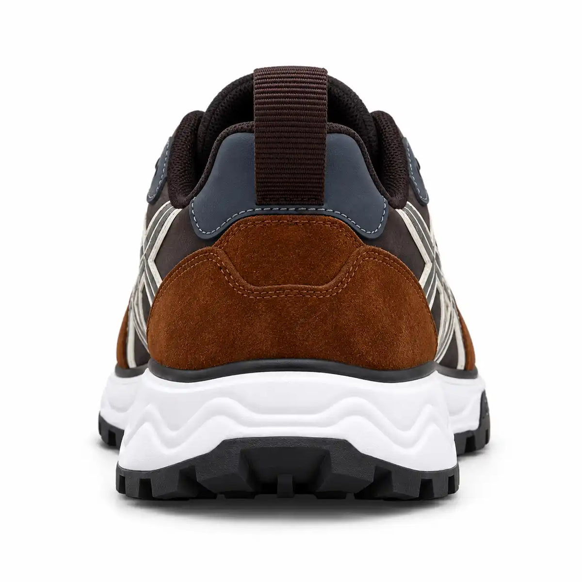 SNEAKER TREK