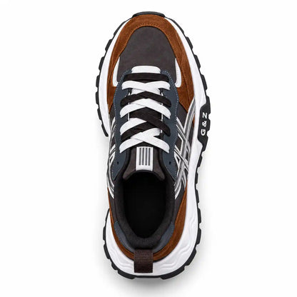 SNEAKER TREK